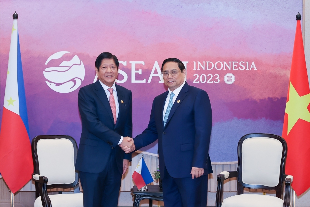 Government chief meets Philippine and Bangladeshi Presidents